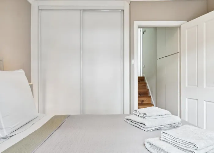 Spacious And Bright 1 Bedroom Flat