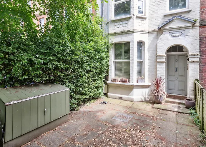 Spacious And Bright 1 Bedroom Flat
